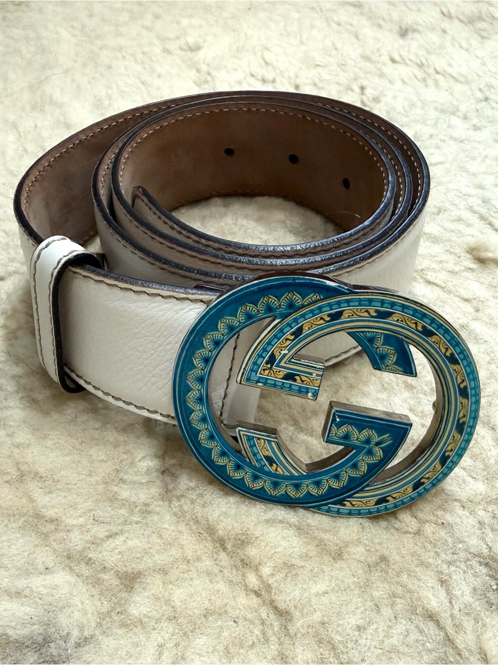 Gucci White Leather Belt with Enamel Blue Interlocking GG Logo Buckle
